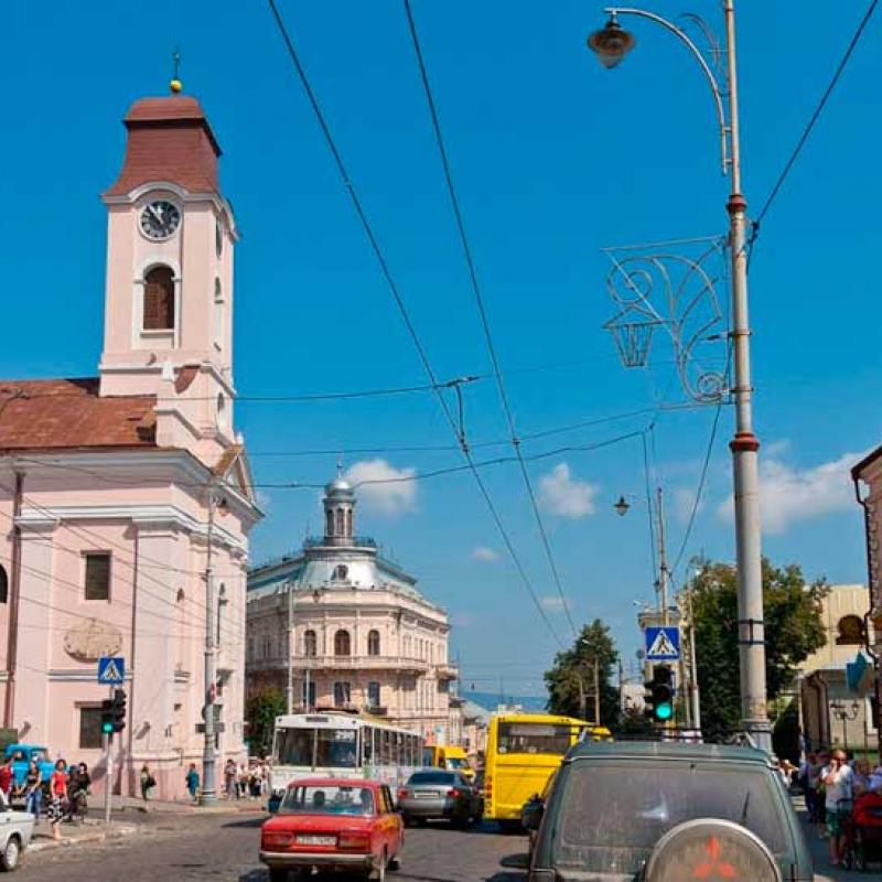 chernivtsi-ploshcha-filarmonii