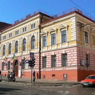 chernivtsi-ploshcha-filarmonii