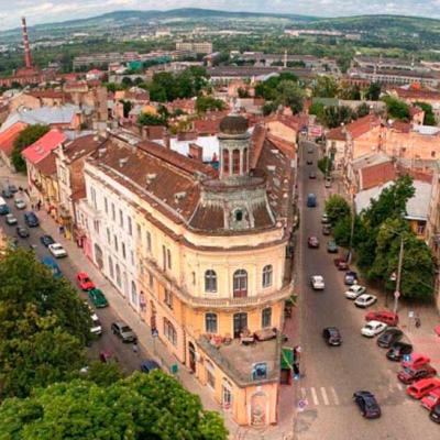 chernivtsi-ploshcha-filarmonii