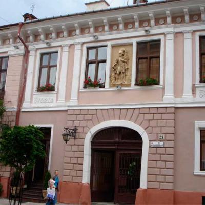 chernivtsi-vulytsia-kobylianskoi